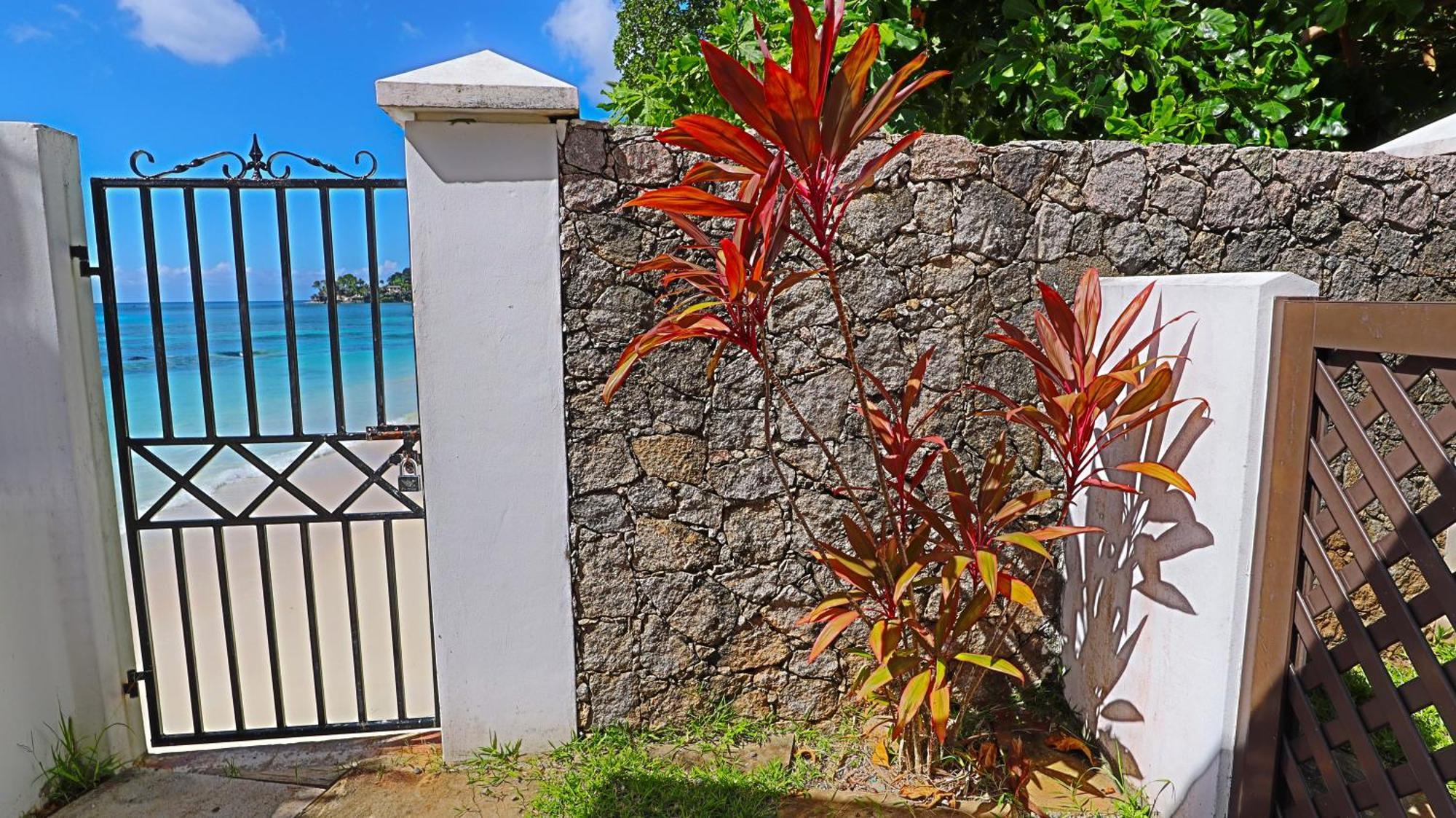 Beach View Villa - Beauvallon Villas โบวาลง ภายนอก รูปภาพ