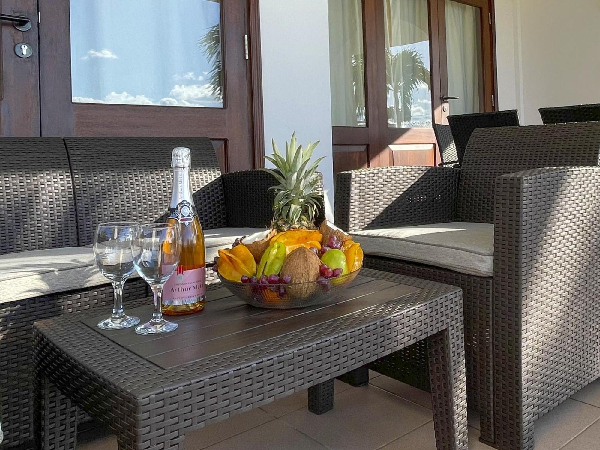 Beach View Villa - Beauvallon Villas โบวาลง ภายนอก รูปภาพ